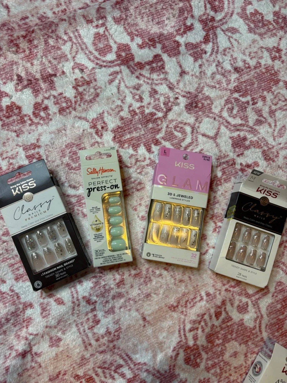 KISS Glam 3D & Jeweled Press-On Nails - Pink and Gold Accents 4 pack